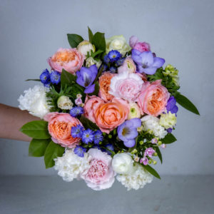 värikäs kukkakimppu